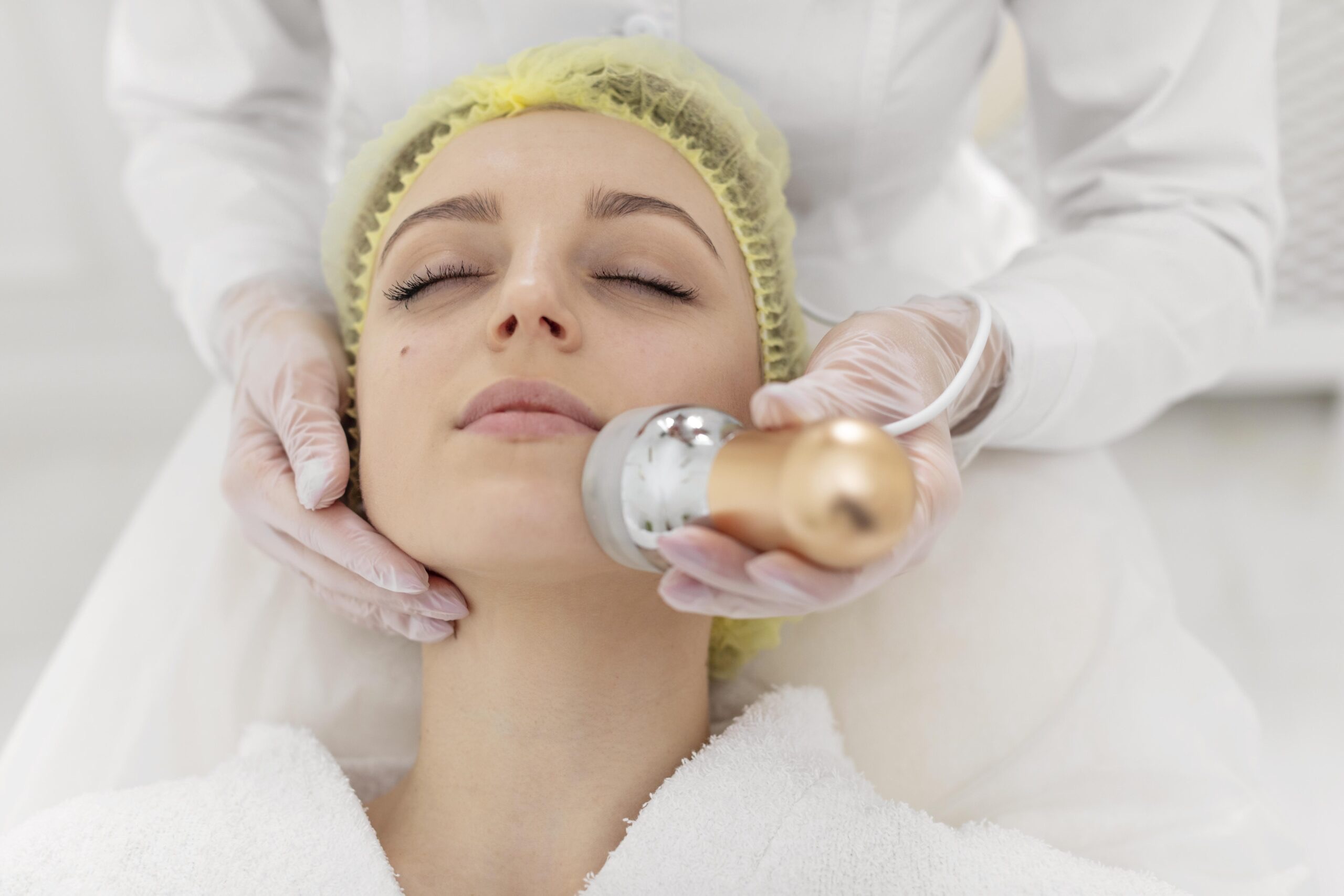 Gesichtsbehandlung im MiGlam Studio